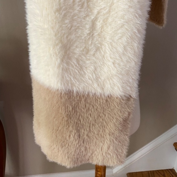 Anthropologie Sleeping On Snow Eyelash Scarf - Picture 4 of 5